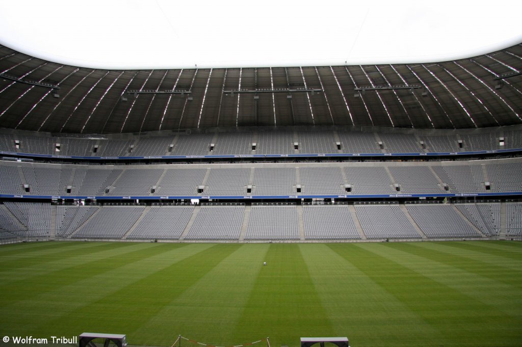 Allianz-Arena Mnchen: Max. Kapazitt: 69.901 Pltze [Sitzpltze: 56.401] [Stehpltze: 13.500], Internationale Spiele: 66.000 Sitzpltze aufgenommen am 24.06.2011