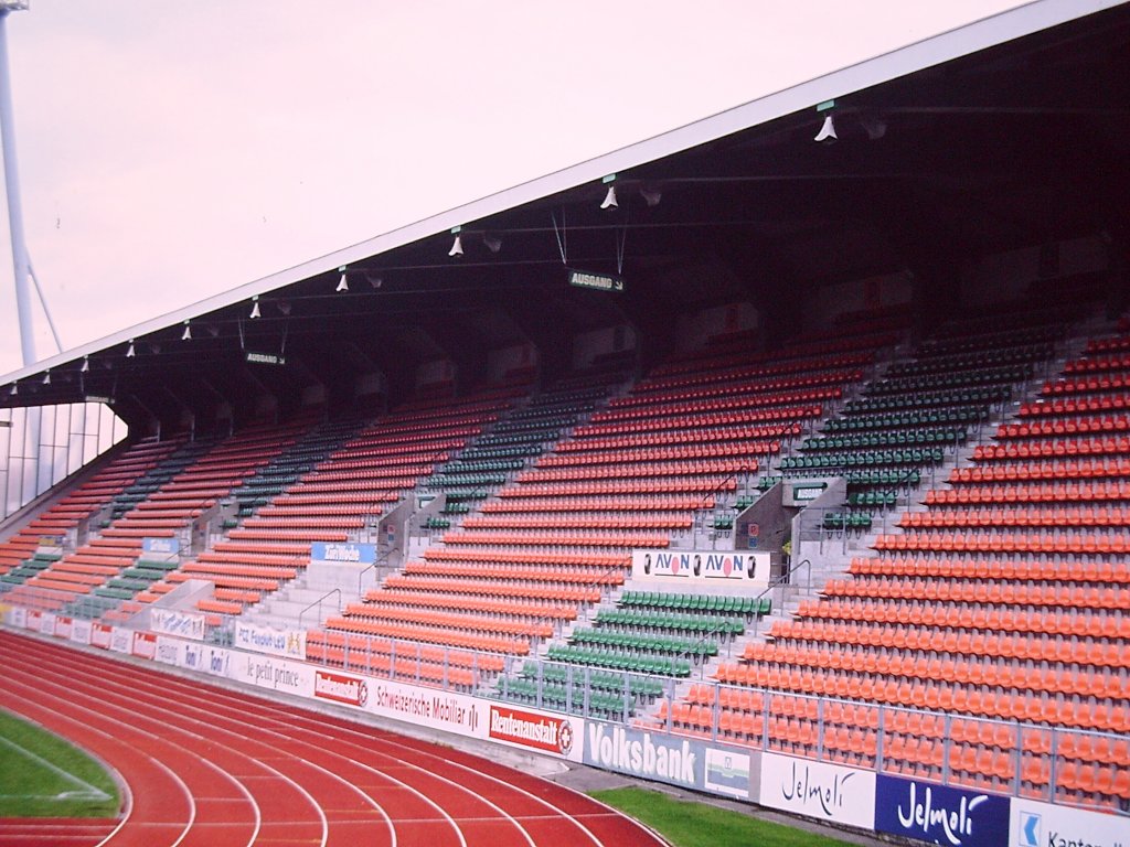 Stadion Letzigrund in Zrich Fassungsvermgen: 23.605 Zuschauer (11.605 Sitzpltze, 12.000 Stehpltze)